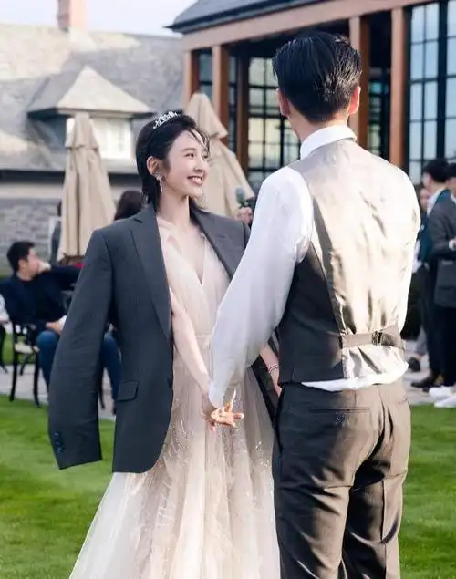 唐艺昕五套婚纱盘点最便宜的反而最好看真是偶像剧般的爱情啊