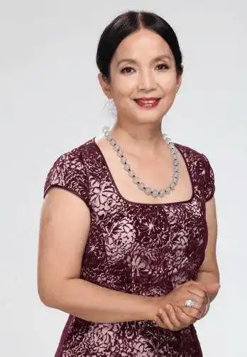 58岁吕丽萍与三婚丈夫一见钟情,一生最恨前夫张丰毅!