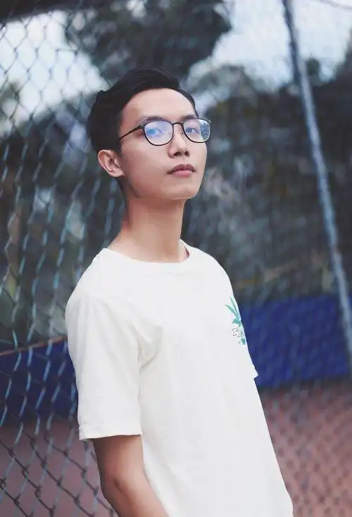 戴眼镜男生适合哪些短发打造学识度的短发造型