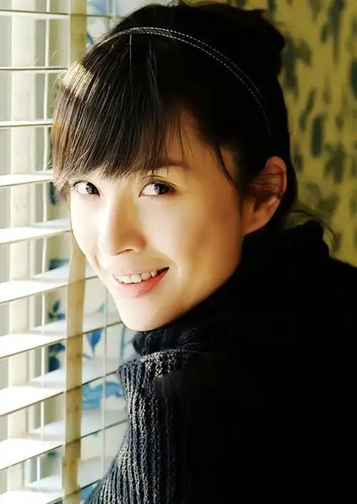 歌手李佳个人资料 靳东老婆李佳的个人资料