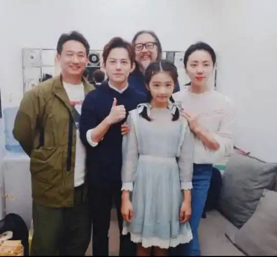 黄磊孙莉同台飙戏两人一起画老年妆略显憔悴,何炅状态依旧年轻_表演