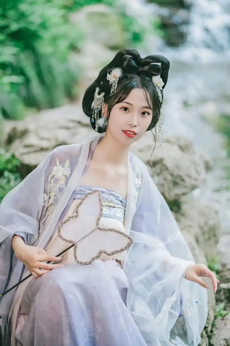 夏日临近,汉服照片也慢慢从浓厚感 - 抖音