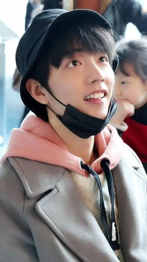 肖战图片高清手机壁纸 笑起来(肖战2022壁纸超清全面屏)-天晟网