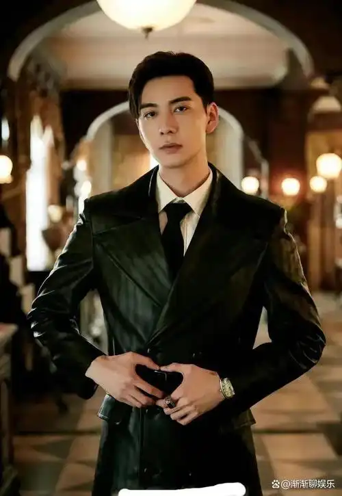 会流口水,因为他长得太帅气了,非常的正,高大威猛,颜值爆表,八块腹肌