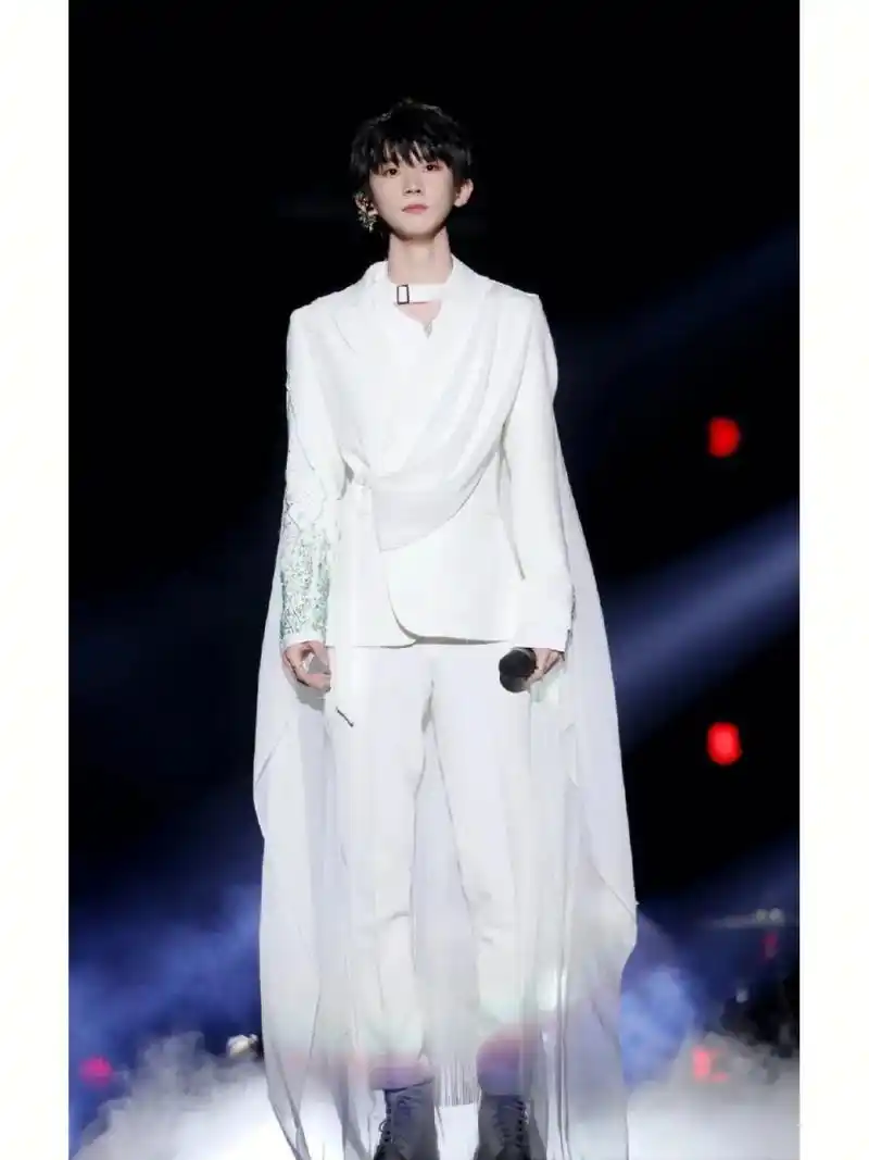 马嘉祺这组舞台照片真的好绝