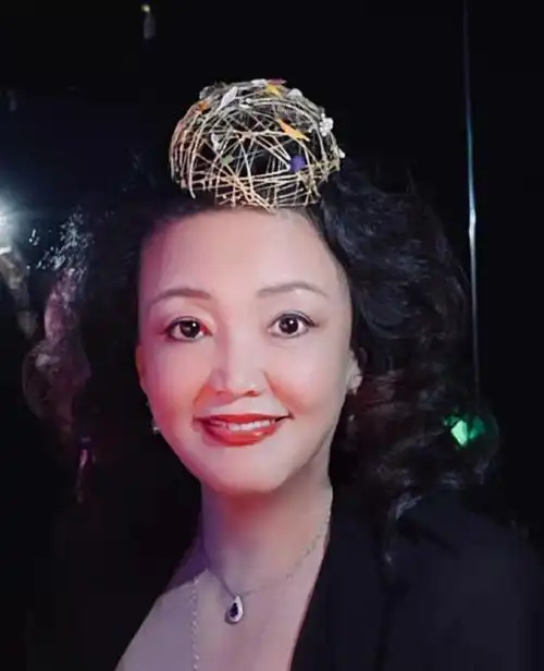 张兰(资料图)6969   据台媒3月30日报道,小s回应汪小菲清晨生气质