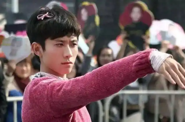 杨幂5个,张一山7个,他一人分饰20多个_演技_迪丽热巴_少过