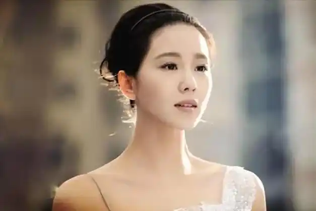 从胡歌到何润东,"清纯女神"刘诗诗现形记:连亲妈都看不下去了|明道