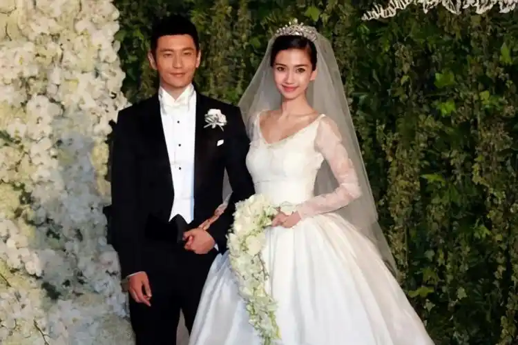 赵薇和黄晓明的娱乐圈老友记果然比世纪婚礼更长久