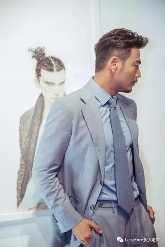 杨烁:除了酒窝和肌肉,西装造型更能让你沉醉一辈子!