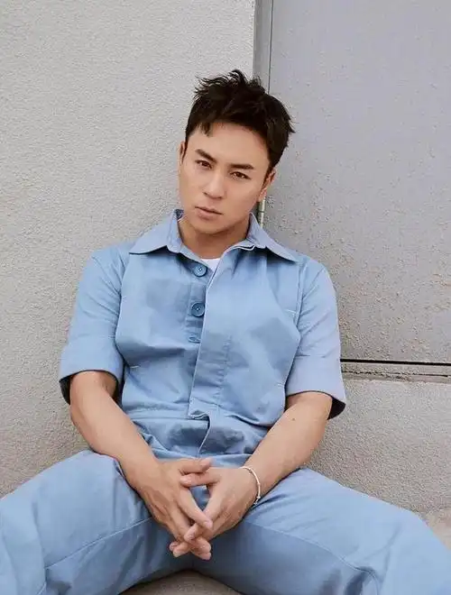 释小龙个人资料简介和身高(32岁释小龙近况曝光)(2)