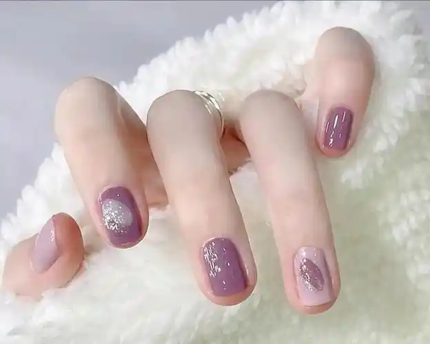 适合夏天的美甲,夏天适合什么颜色的美甲(夏季温柔显白美甲图)