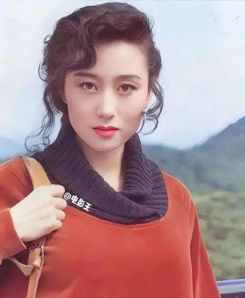 利智个人资料(利智的一生:成龙为她倾倒,赌王要纳她五太,李连杰为她抛