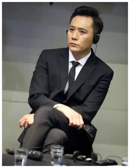 有种意外叫:刘烨把古铜色的皮肤遗传给女儿,儿子却比女孩还白_时尚