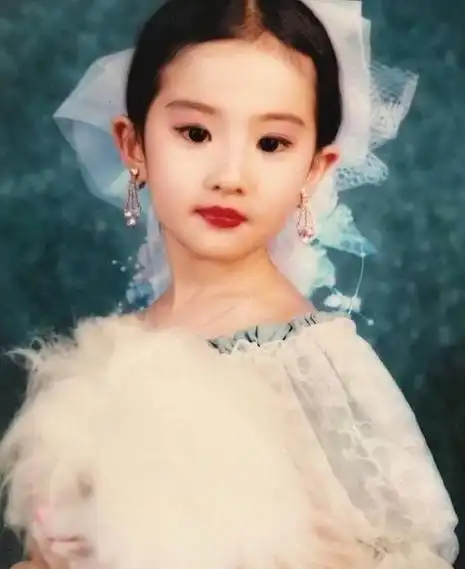 回顾神仙母亲刘晓莉自杀夺女一手捧红刘亦菲对自己够狠