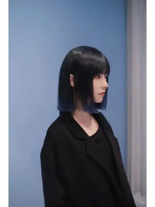 我也有超a短发啦还是蓝色的