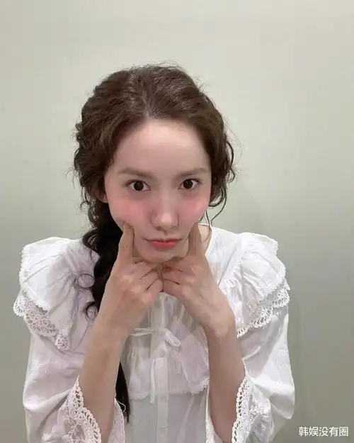 是人偶吧少女时代林允儿晒可爱私照不愧是女团的视觉c位啊