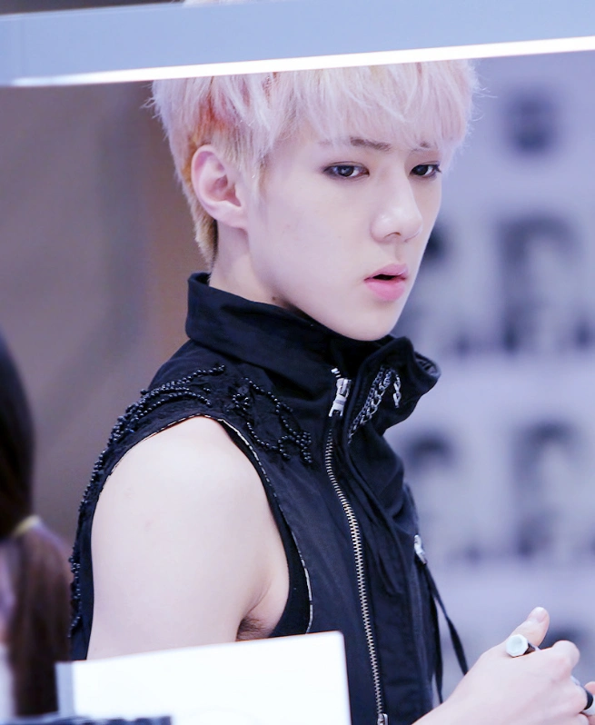 吴世勋超级帅气的几张照片,好想把他抱回家