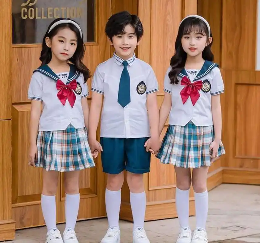 陕西一小学购买校服需860元,校方称自愿购买,家长:文字游戏!