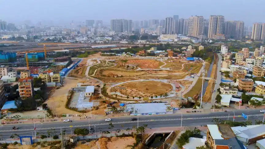 站南公园持续开发中,有望年前开放 #茂名站南公园