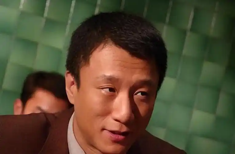 回顾孙红雷与丁嘉丽分手20年后娶海归美女喜当爹如今定居海外