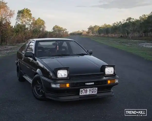 一台素净舒爽的黑化ae86   toyota sprinter trueno ae86