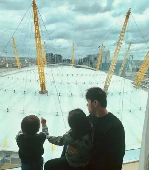 周杰伦的儿子和女儿近照女儿奴不仅宠妻还宠女