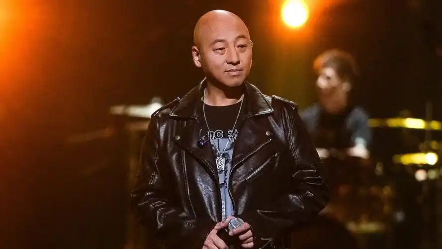 周晓鸥《你爱不爱我》一开口就是经典摇滚那味