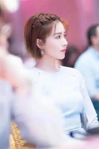 百变的编发造型可不能毛毛躁躁的,丝域玫瑰养养盒,洁洗护养四