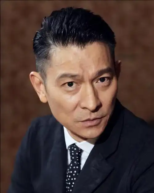 "不老男神"刘德华:砸5个亿讨女儿欢心,年近六旬仍满怀爱国心