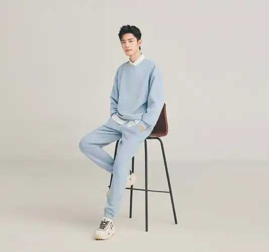 肖战最新运动风大片 一身浅蓝色穿搭清清爽爽的大帅哥……_高清图集