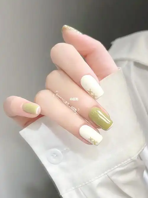 夏季温柔显白绿色系美甲