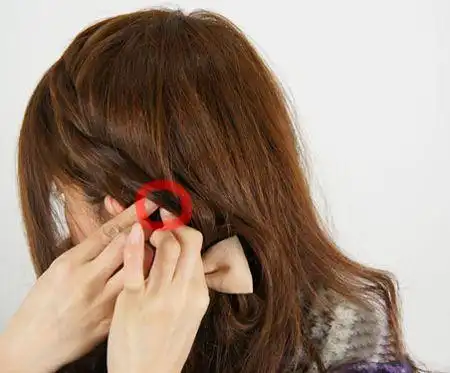 头顶侧编麻花辫头发