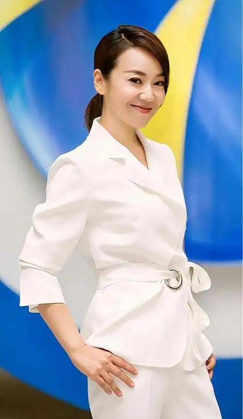 李小冉的胸闫妮的腿殷桃的腰这7位中年女星性感起来迷死人