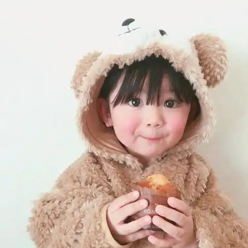 头像这个曾经火爆全网的小萝莉,有着红扑扑的小脸蛋儿,无敌的大眼睛