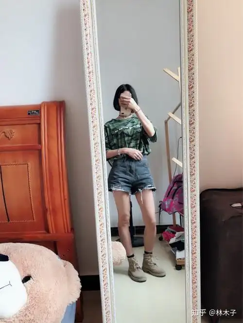 157,80斤,还是两个孩子的妈,好多人嫉妒我的身材.照片是上个月拍的.