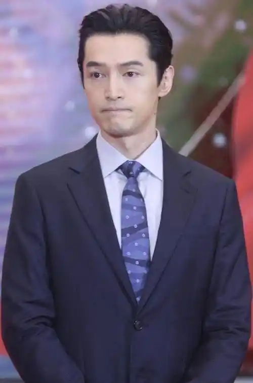 胡歌宣布正式结婚并生下女儿.他的妻子很快就暴露了.