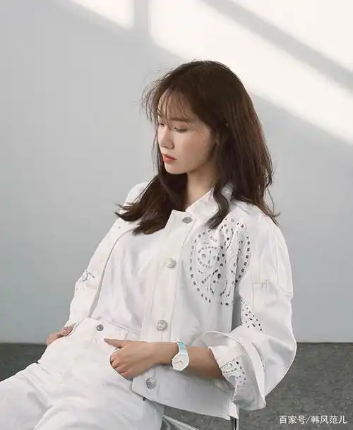 充满女性魅力的林允儿来了,她不仅颜值高身材也是相当好