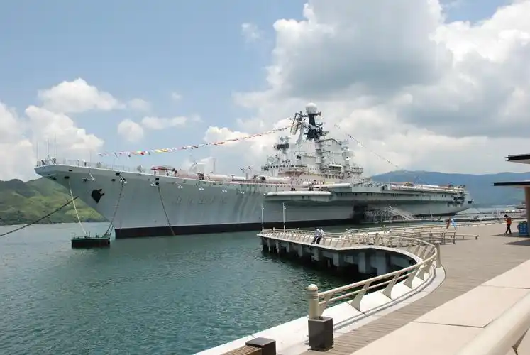 深圳明斯克航母.