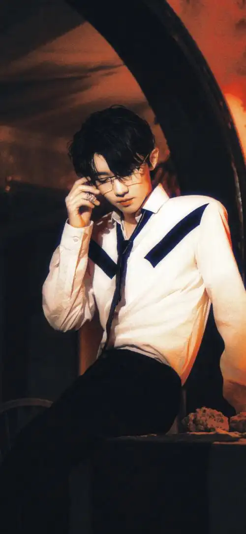 马嘉祺 制服病娇感