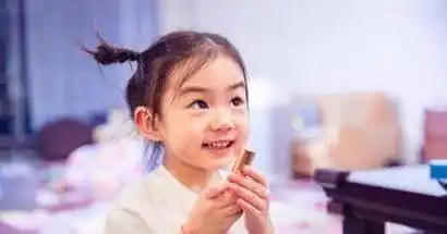 戚薇写真曝光,流金溢彩亮片神似蕾哈娜_照片_女儿_唐嫣