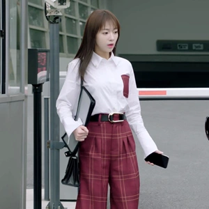 风衣吴谨言同款