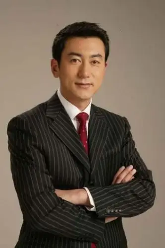 鲁健薪资排名第二央视男主持:鲁健,月薪26万,副高级别,工资 1万化妆费