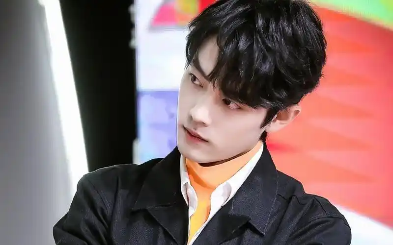 冷峻帅气小鲜肉肖战魅力高冷写真