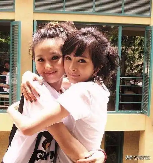 上海这一夜看到获奖的唐嫣才知她和杨幂当初的选择差别有多大