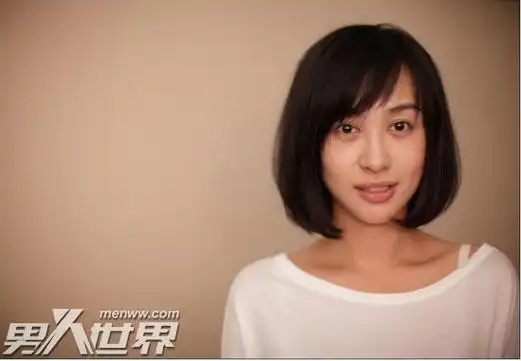 李菲儿刚出道的照片 她整容前后照片