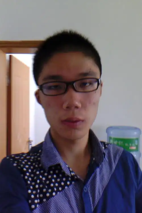 我脸长16cm,脸宽11cm,在理发店理发时问脸型,理发师说应该是鹅蛋脸.