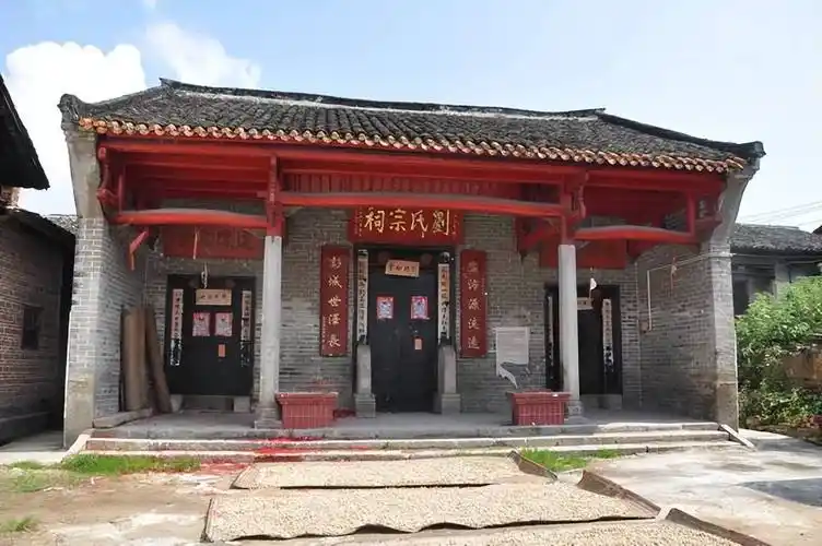 刘姓常见的堂号有:中山堂,彭城堂,藜照堂,墨庄堂等.