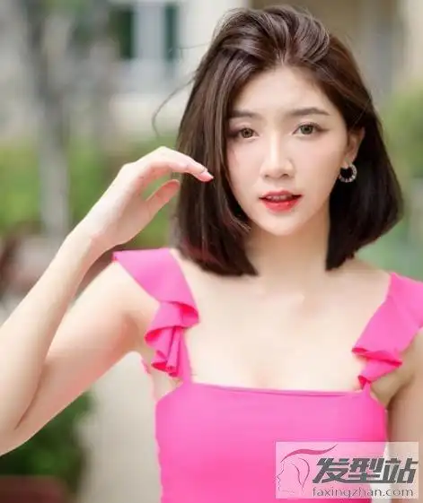 简约小清新中长发发型 都市时尚白领必备发型推荐