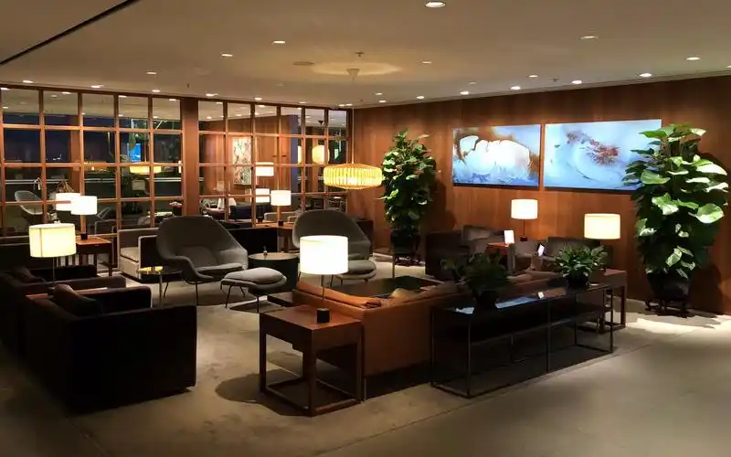 风口浪尖上的国泰航空上海浦东全新贵宾休息室cx367沪港线体验